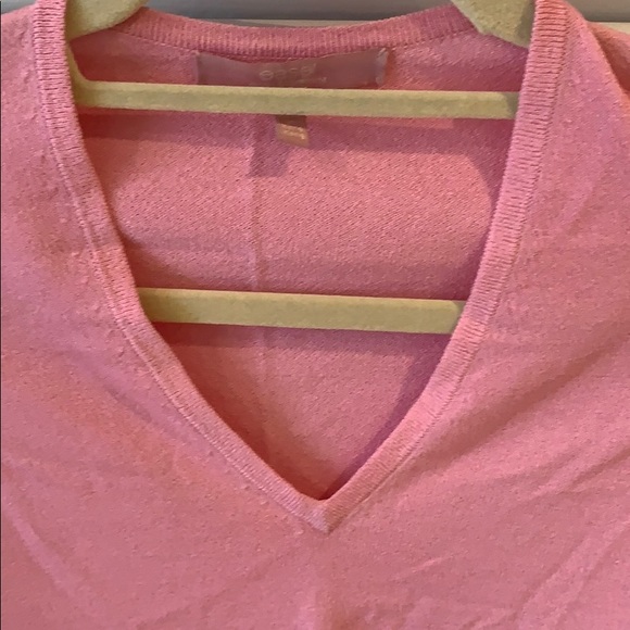 Pink v neck sweater, size XS - Picture 3 of 4